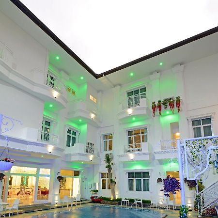 Sahira Butik Pakuan Syariah Hotel Богор Экстерьер фото