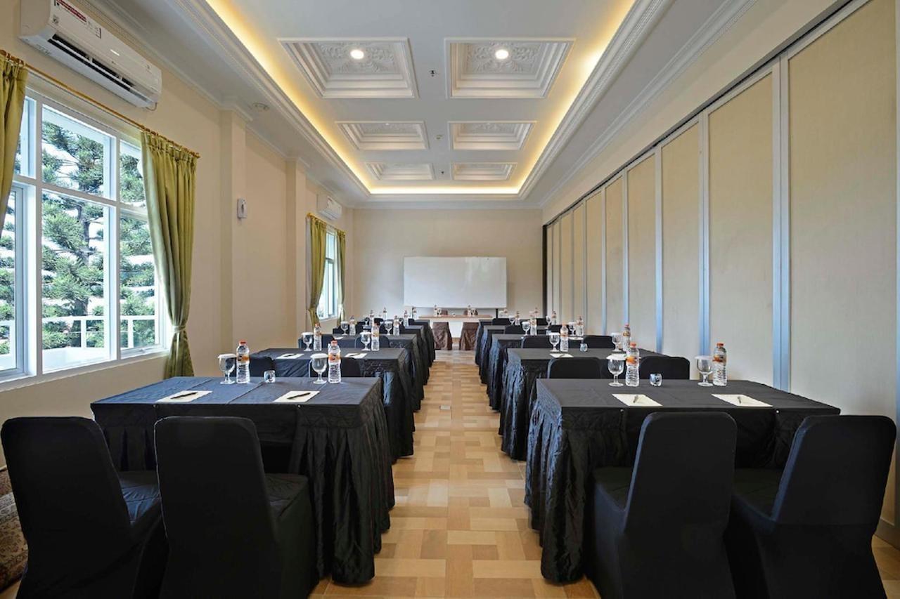 Sahira Butik Pakuan Syariah Hotel Богор Экстерьер фото