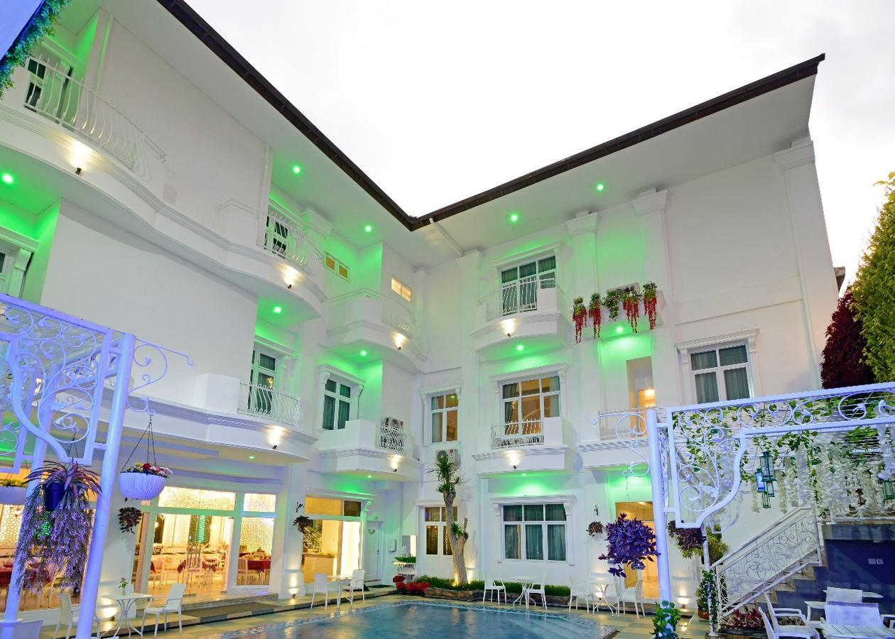 Sahira Butik Pakuan Syariah Hotel Богор Экстерьер фото