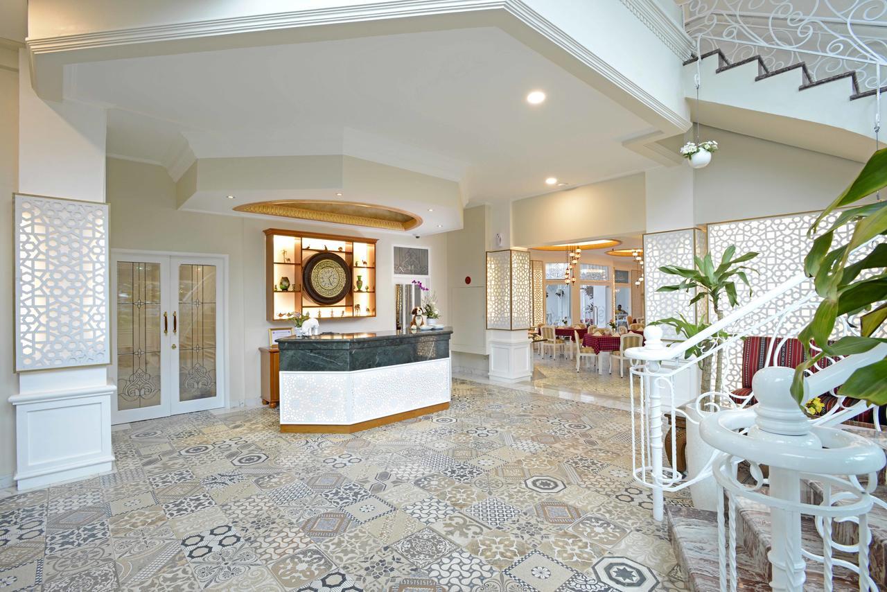 Sahira Butik Pakuan Syariah Hotel Богор Экстерьер фото