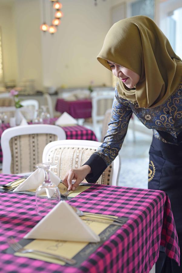 Sahira Butik Pakuan Syariah Hotel Богор Экстерьер фото